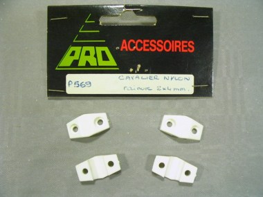 569/PROMODEL/Cavalier en nylon rainuré 2x4 mm (4 pièces).