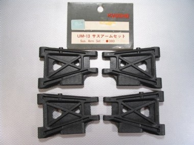 UM013/KYOSHO/Triangles de suspension 1/10 (x4).