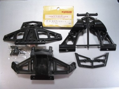 PI006/KYOSHO/Triangle AV & AR pour 1/10 (la grappe).